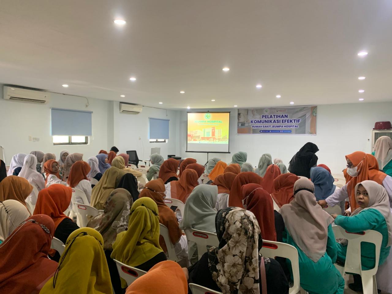 Karyawan Jeumpa Hospital Melakukan Pelatihan Komunikasi Efektif